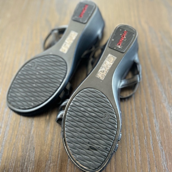 Vionic noleen sandals wedge heels black leather strap medallion detail slingback - Picture 7 of 8